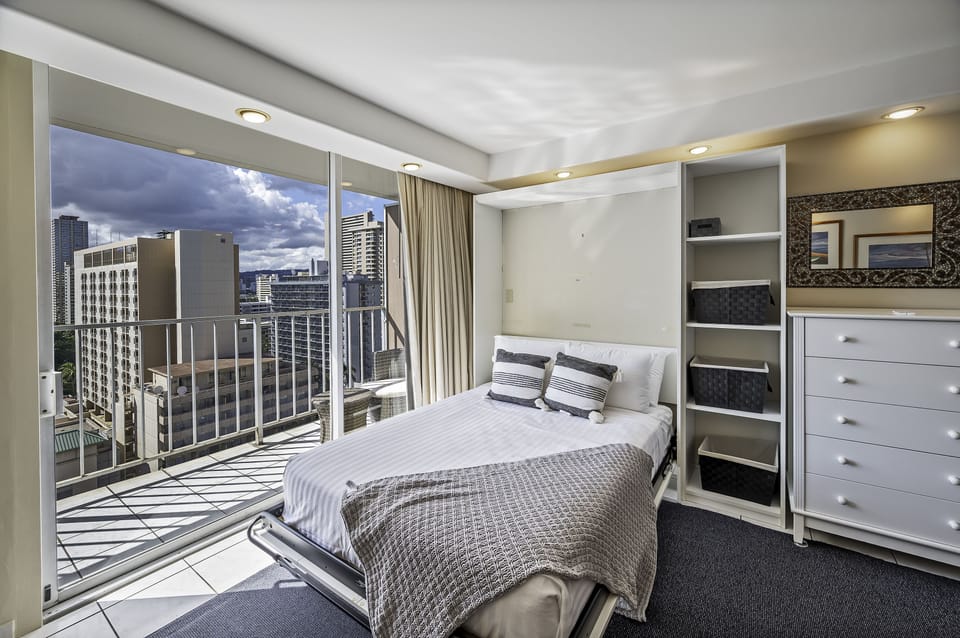 Enjoy the balcony and city view! - Enjoy the balcony and city view!