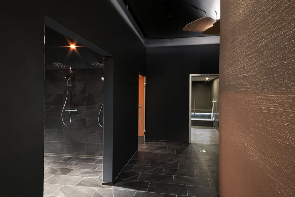 Sauna, steam room