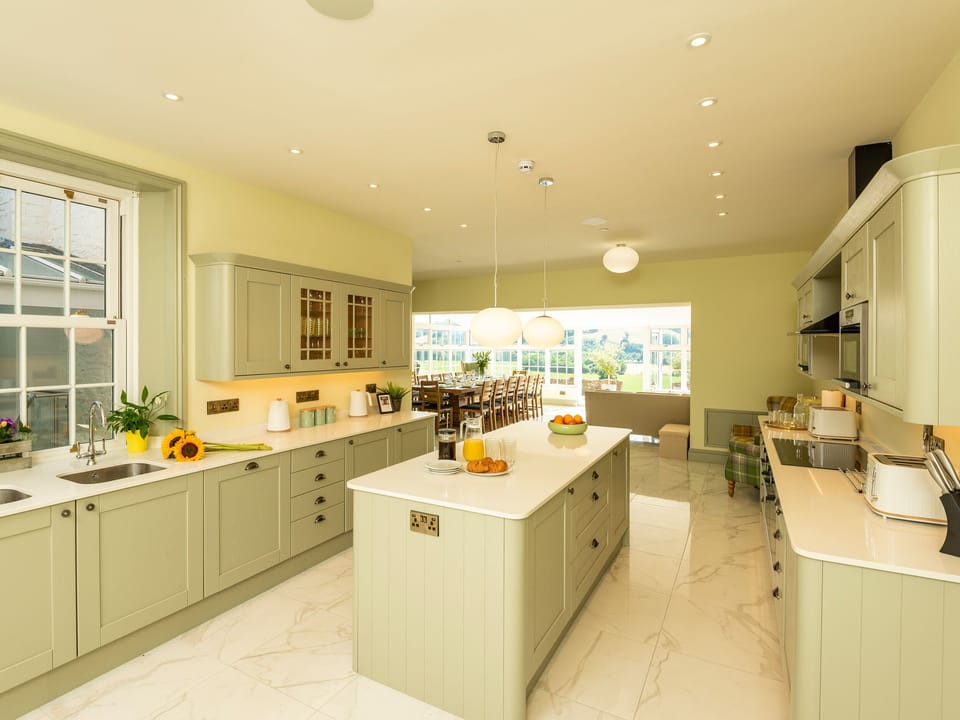 Cottage | Private kitchen | Fridge, dishwasher, cookware/dishes/utensils