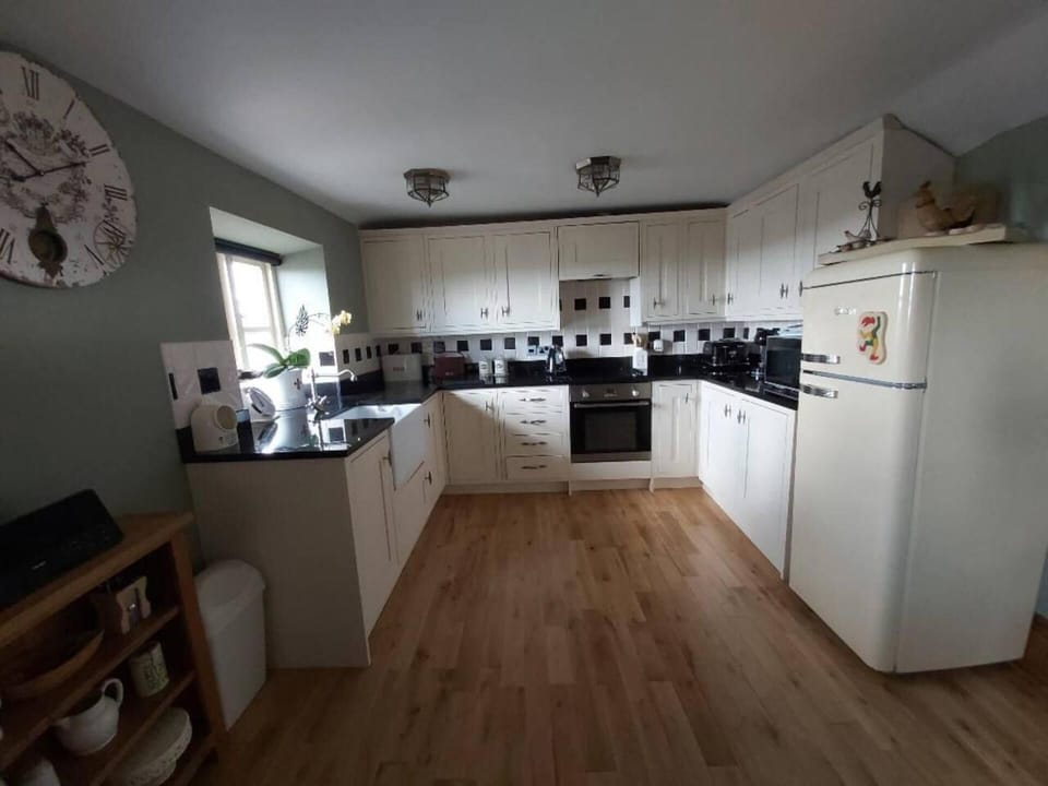 Apartment | Private kitchen | Fridge, microwave, oven, stovetop