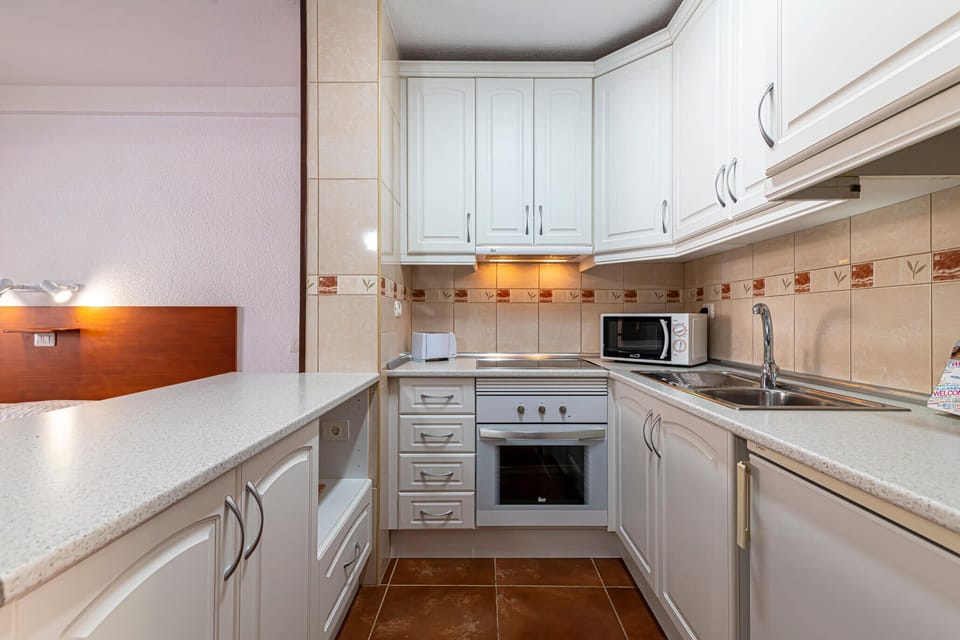 Have coffee! Want to cook a good little Spanish dish! The kitchen is yours.