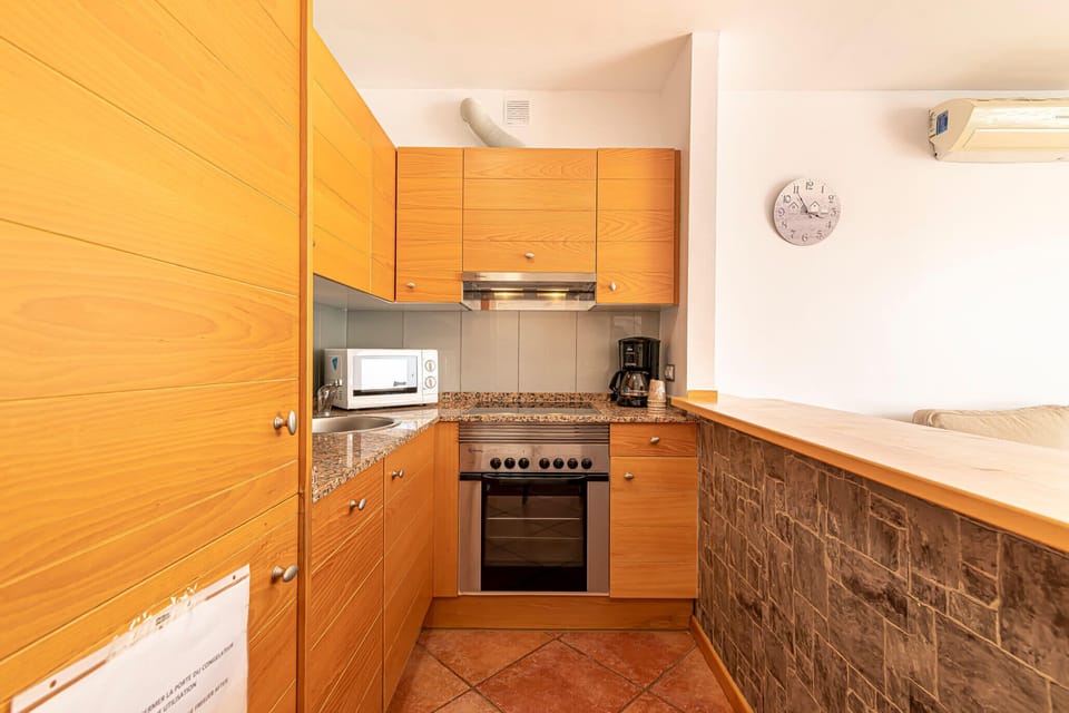 Have coffee! Want to cook a good little Spanish dish! The kitchen is yours.