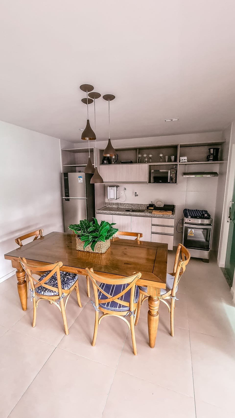 Full-size fridge, oven, coffee/tea maker, electric kettle