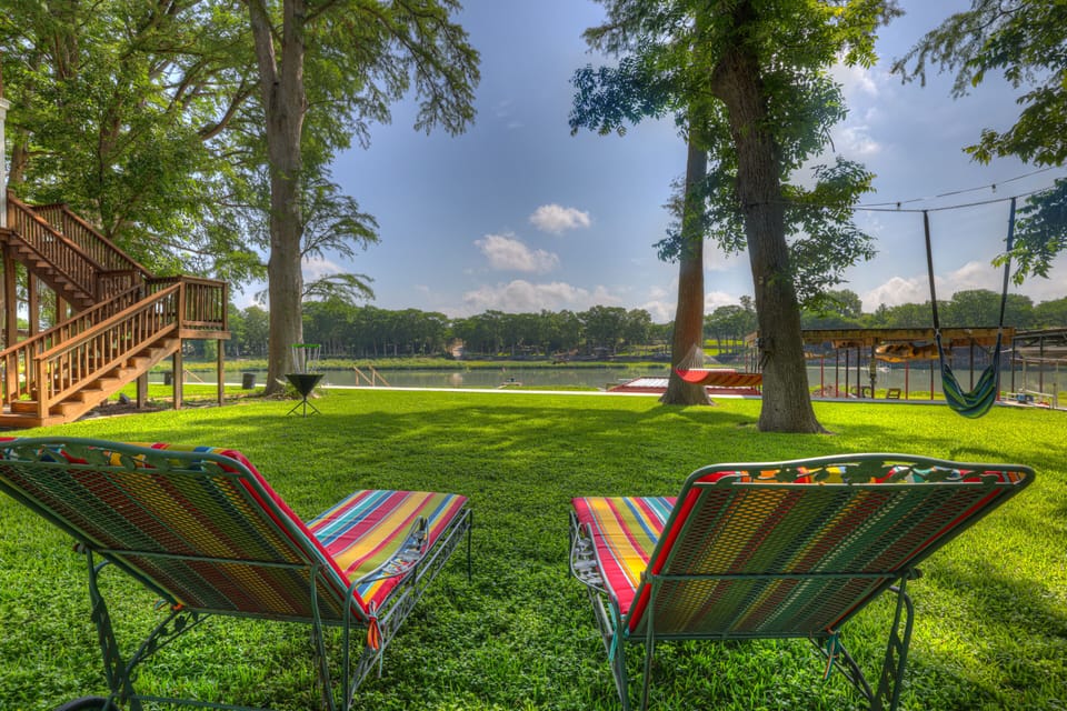 Relax Lakeside.