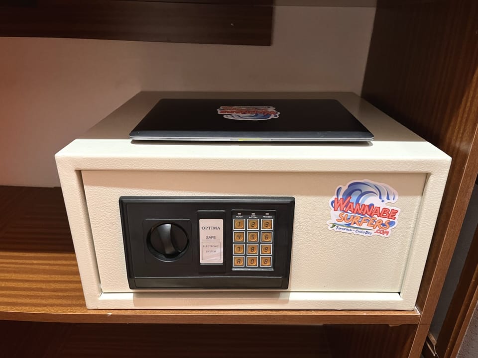 Large safe to fit your valuables, camera and laptops 