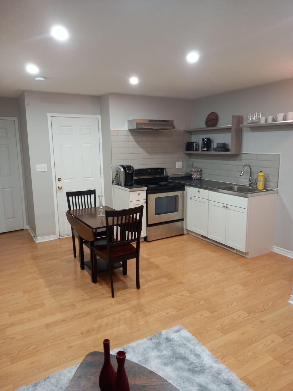 Open kitchen / dining area
