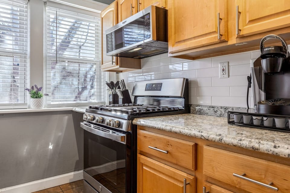 Kitchen - Full Size Stove