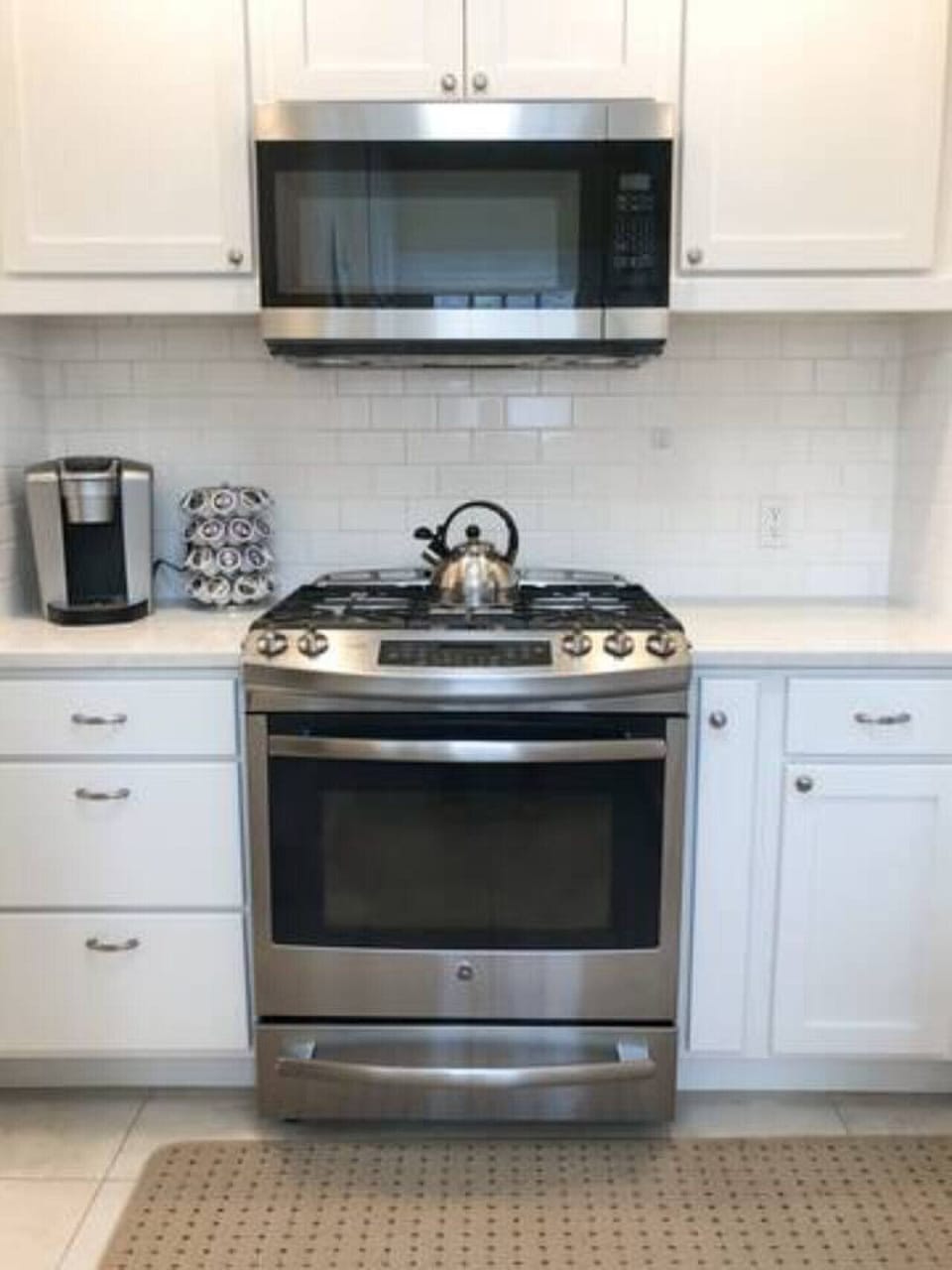 Beautiful gas range - brand new high-end appliances for your enjoyment