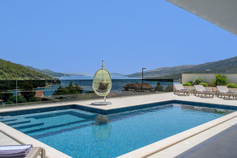 Seaview from the pool side.
