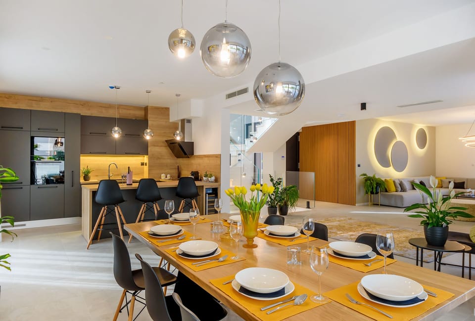 Dinning area with fully equipped kitchen.