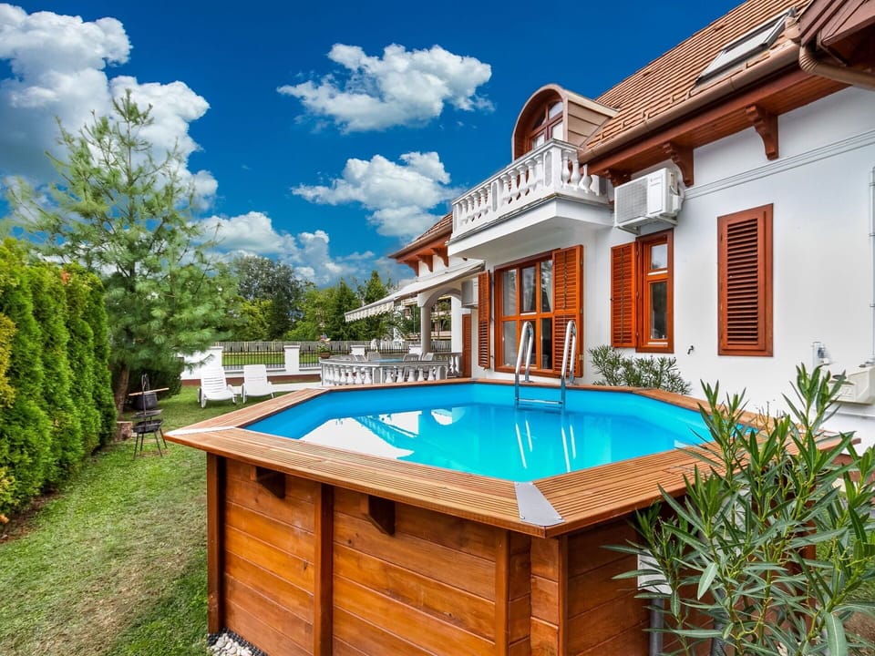 Plant, Cloud, Property, Building, Sky, Window, Swimming Pool, Water, Azure, Tree
