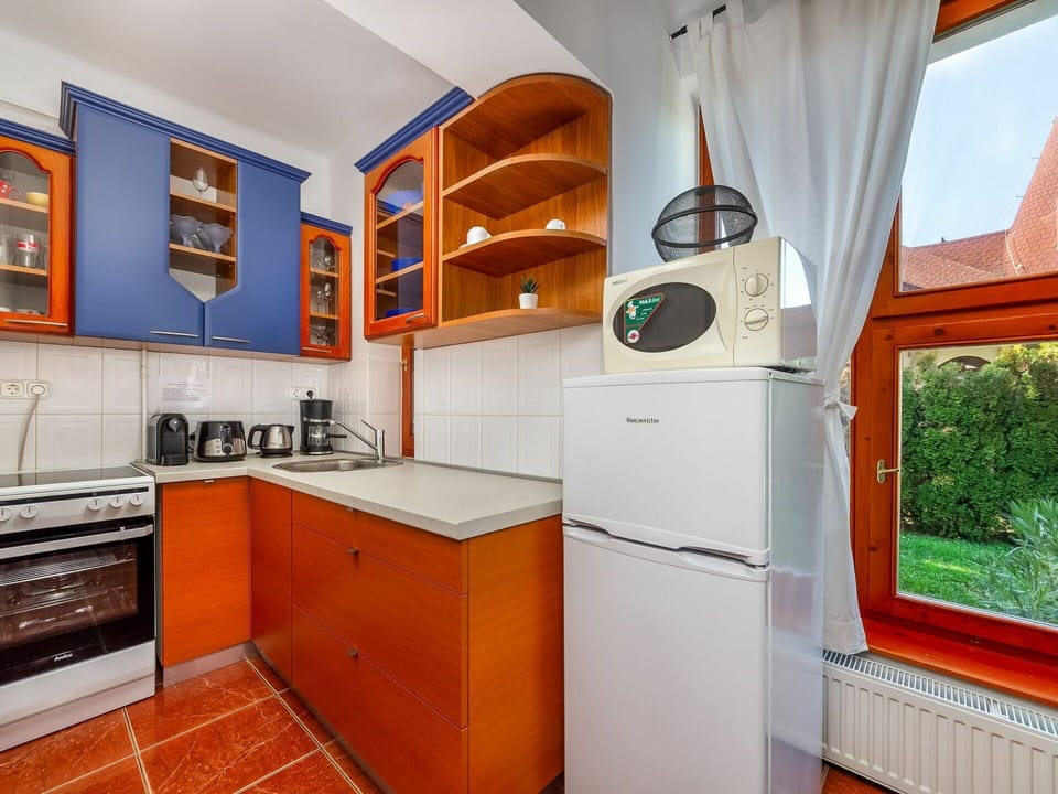 Cabinetry, Property, Kitchen Appliance, Countertop, Kitchen Stove, Home Appliance, Kitchen, Wood, Interior Design, Orange