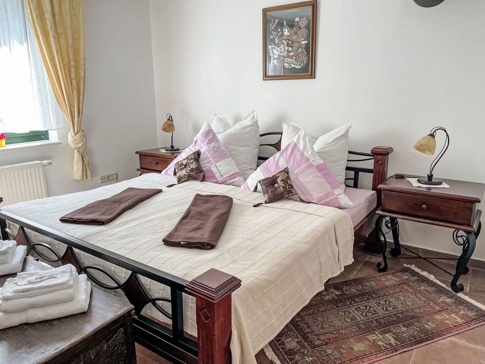 Furniture, Property, Building, Comfort, Wood, Bed Frame, Interior Design, Architecture, Flooring, Floor