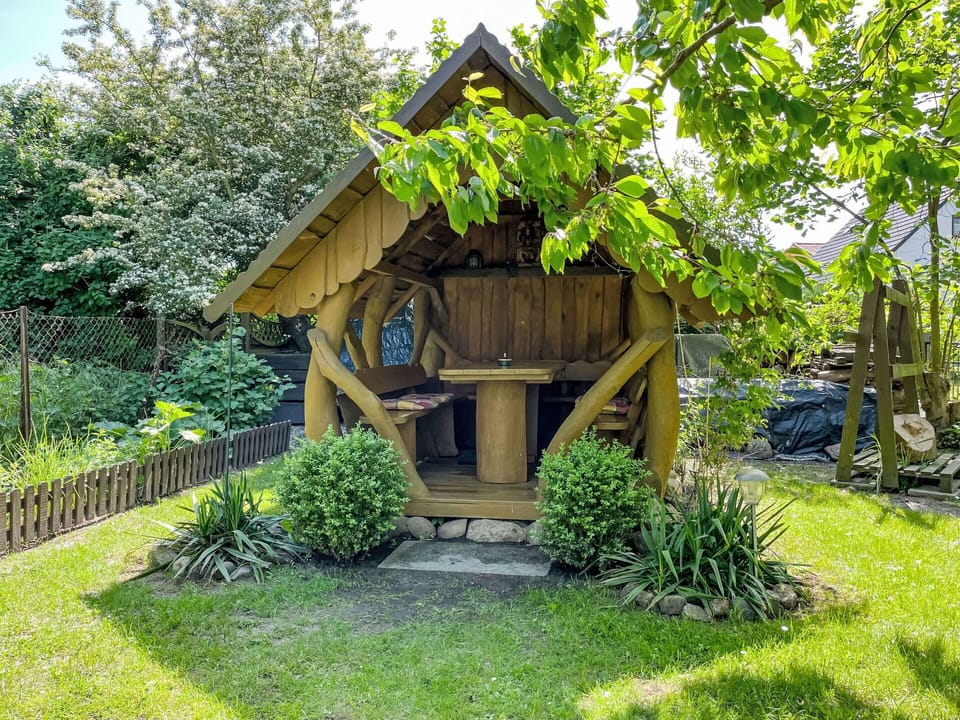 Plant, Tree, Natural Landscape, Land Lot, Sky, Grass, Real Estate, Landscape, Cottage, Wood