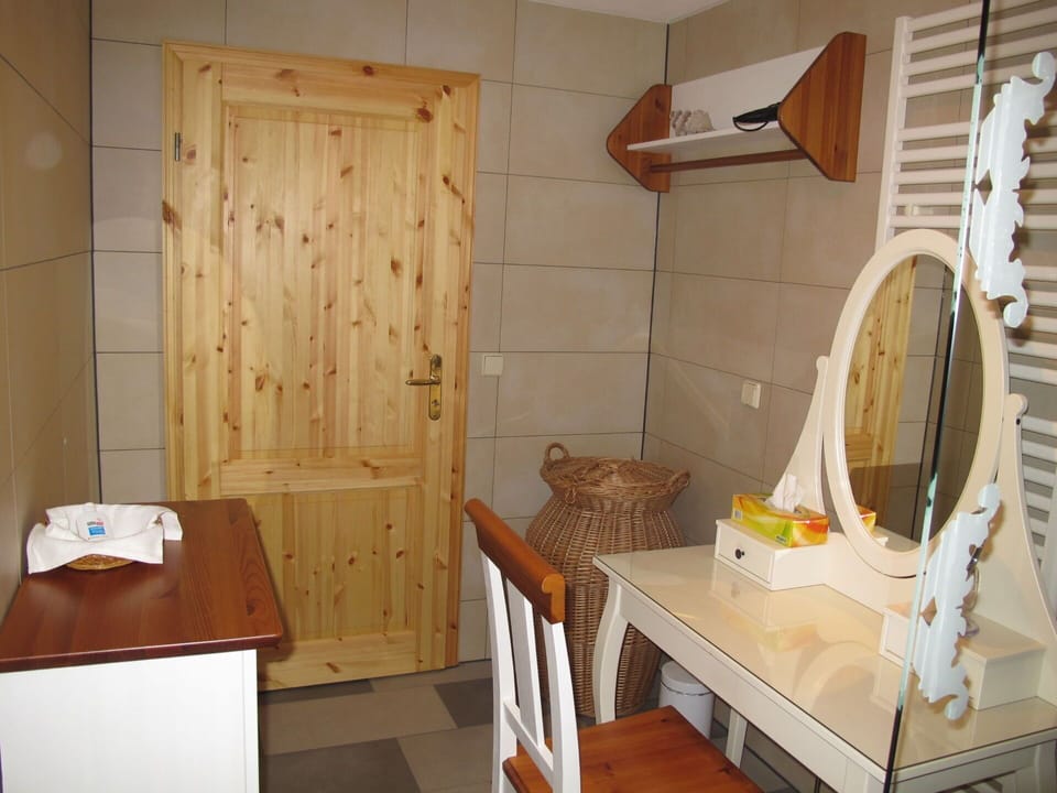 Furniture, Property, Cabinetry, Mirror, Wood, Table, Interior Design, Floor, Flooring, Hardwood