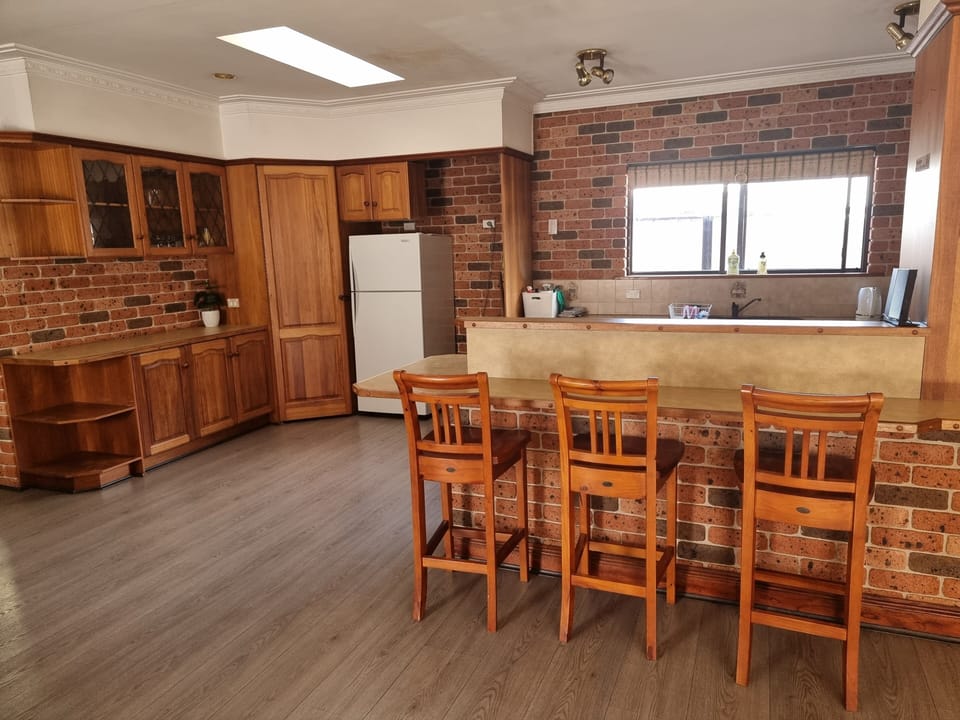 Breakfast bar and seating for 3 people