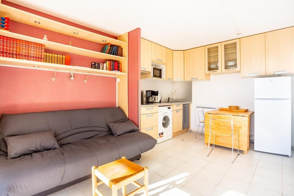 Modern Kitchen with 1  Expresso and 1 Filter Coffee Maker