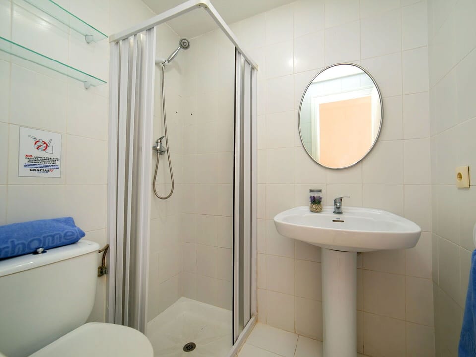 Mirror, Plumbing Fixture, Tap, Sink, Property, Bathroom Sink, Bathroom, Purple, Interior Design