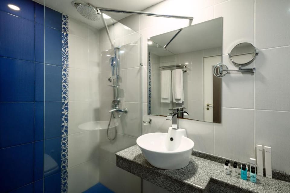 Superior Double or Twin Room, Terrace | Bathroom | Shower, free toiletries, hair dryer, slippers
