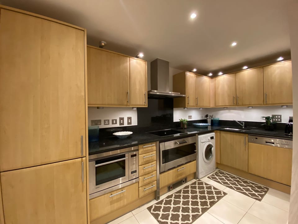 Comfort Apartment, Ensuite (2 bed in Vauxhall) | Shared kitchen