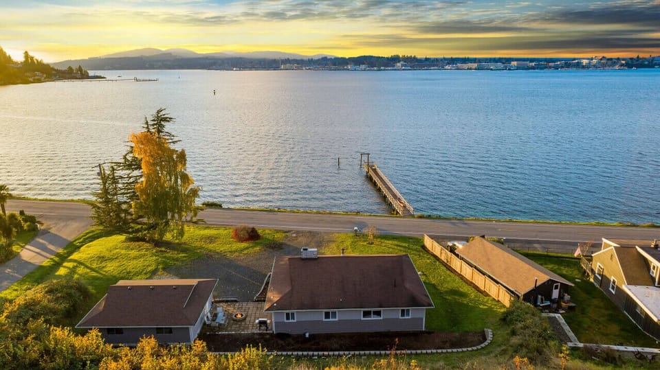 Unrestricted water views!