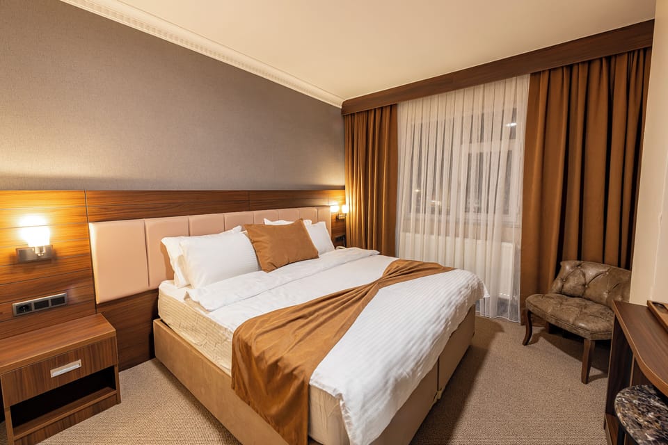 Premium bedding, minibar, in-room safe, laptop workspace