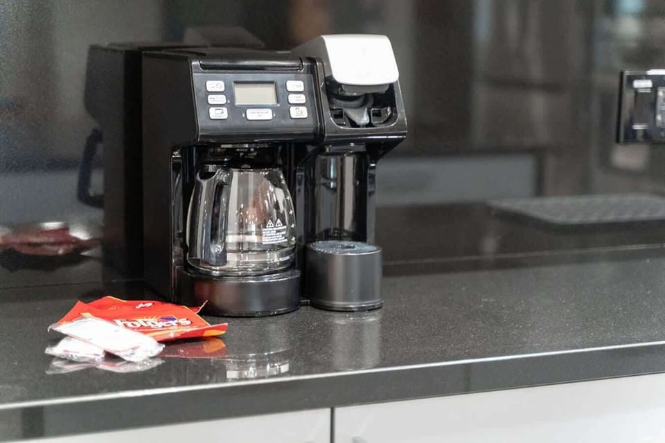 Duel coffee maker for dip and keurig pods.