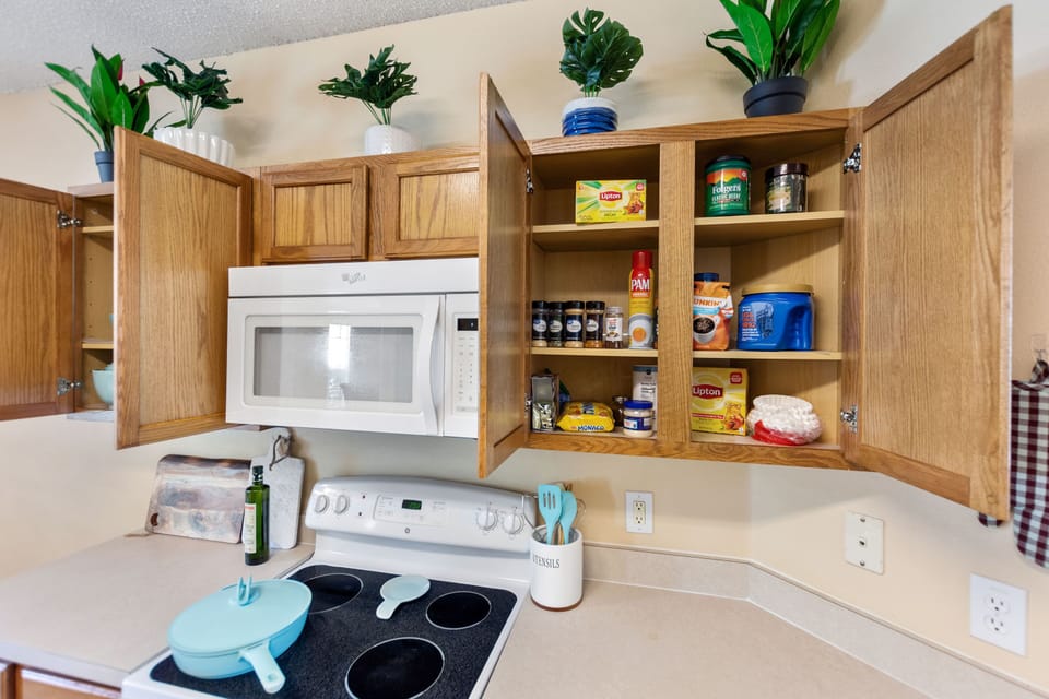 Fully equipped kitchen.