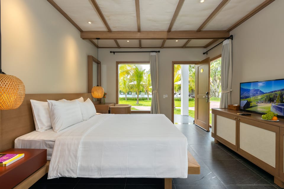 Executive Bungalow | 1 bedroom, minibar, individually furnished, desk