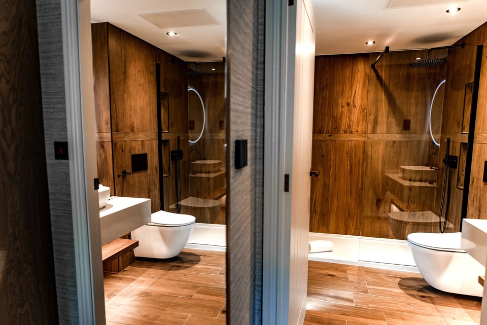 Superior Double Room, Hot Tub | Bathroom | Hair dryer, bathrobes, slippers, heated floors