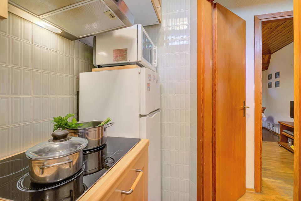 Family Apartment, 1 Bedroom, Balcony (La tana dello scoiattolo central in) | Private kitchen | Espresso maker, dining table