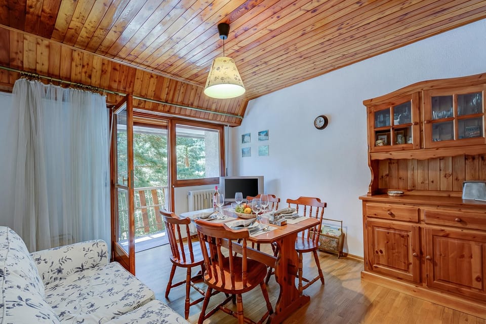 Family Apartment, 1 Bedroom, Balcony (La tana dello scoiattolo central in) | Dining