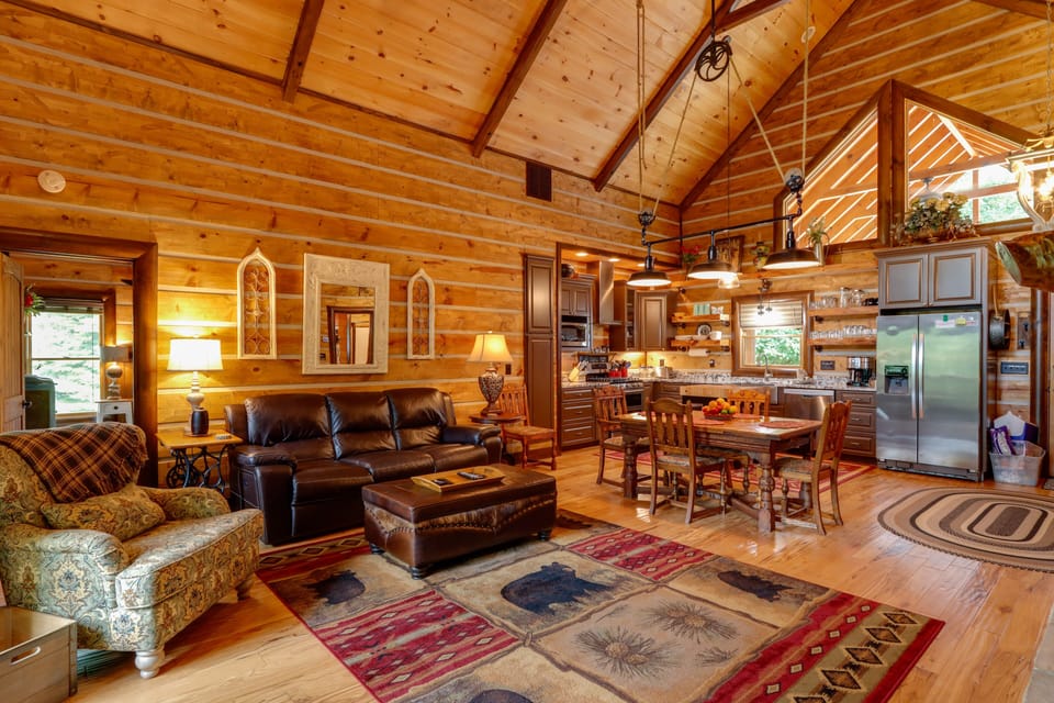 Living Room | Smart TV | Fireplace | Main Floor