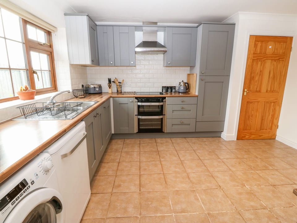 Fridge, dishwasher, electric kettle, toaster