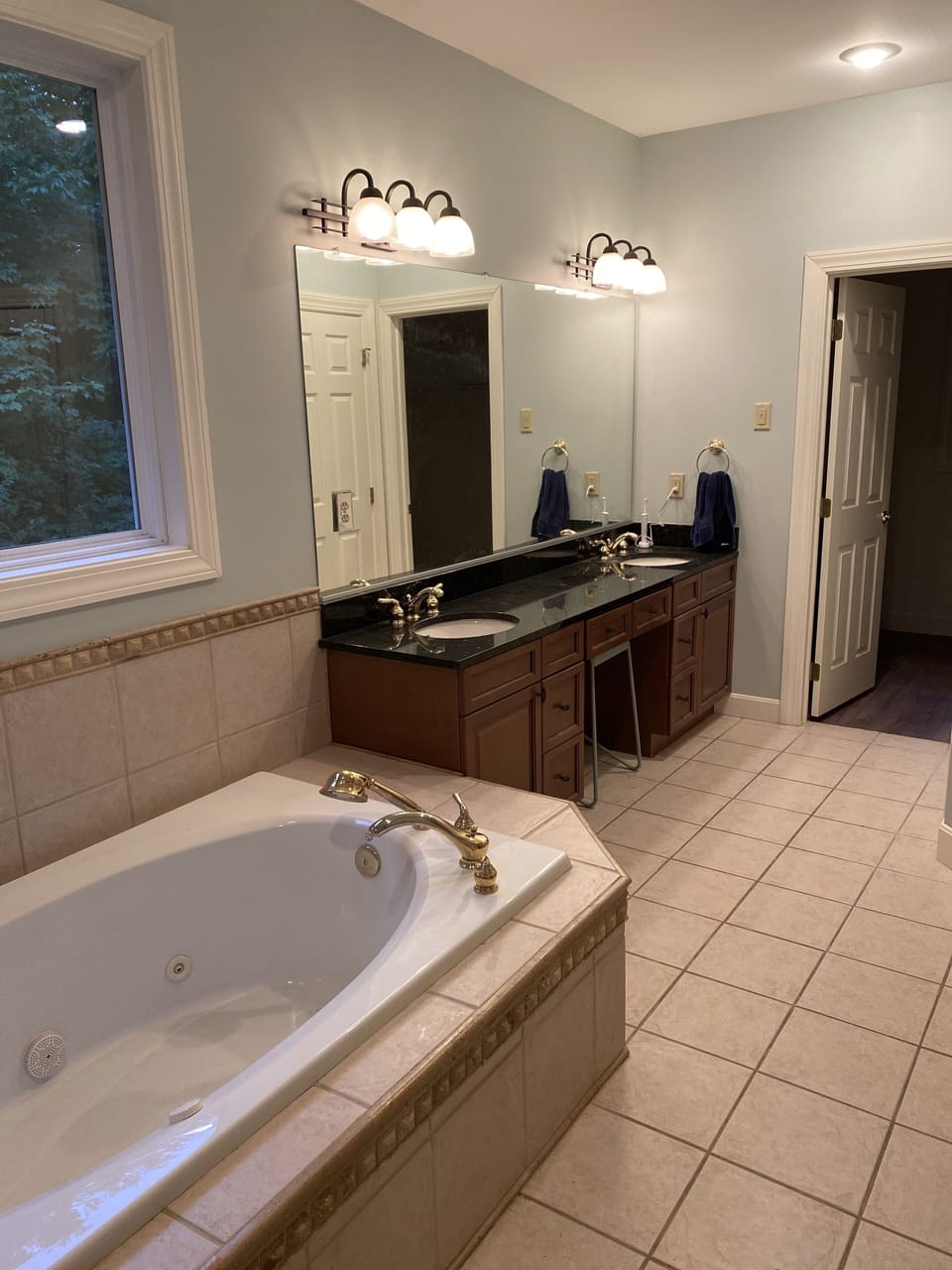 Master Bath Pic #1