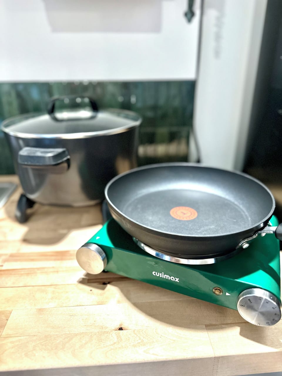 Electric cooker and hot plate (just in case you don’t dine out)