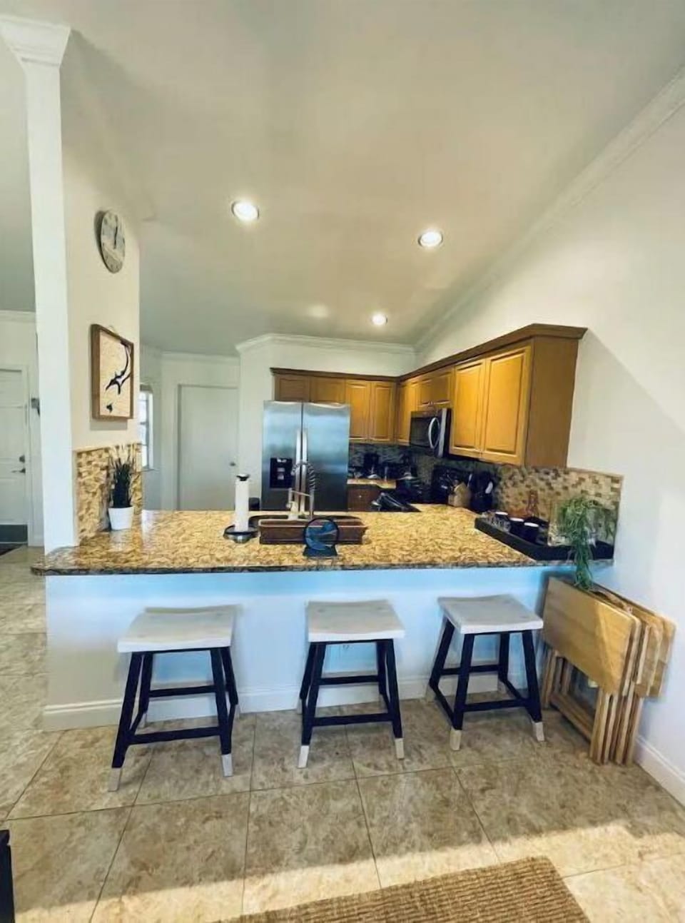 OPEN CONCEPT WITH BREAKFAST STOOLS