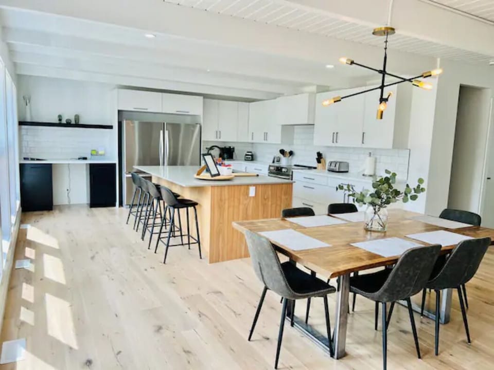 Modern Open Kitchen with seating for 4  at the island and dining table for 6. 
