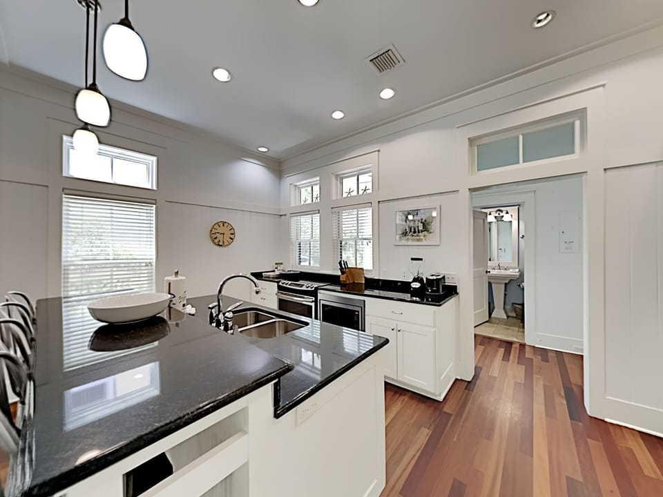 House, Multiple Beds, Balcony, Garden View | Private kitchen | Fridge, microwave, oven, stovetop