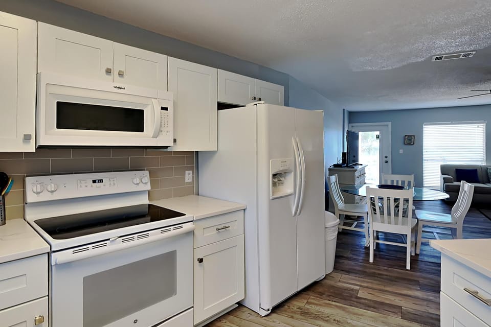 Condo, Multiple Beds, Balcony, Ocean View | Private kitchen | Fridge, microwave, dishwasher, coffee/tea maker