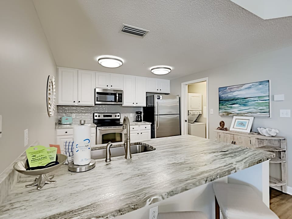 Condo, Multiple Beds, Balcony, Ocean View | Private kitchen | Fridge, microwave, oven, stovetop
