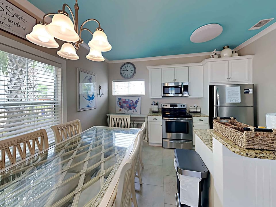 House, Multiple Beds, Kitchen, Garden View | Private kitchen | Fridge, microwave, oven, stovetop