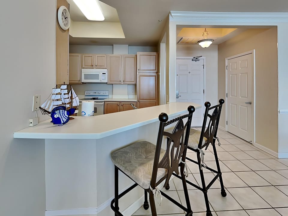 Condo, Multiple Beds, Balcony, Ocean View | Private kitchen | Fridge, microwave, oven, stovetop