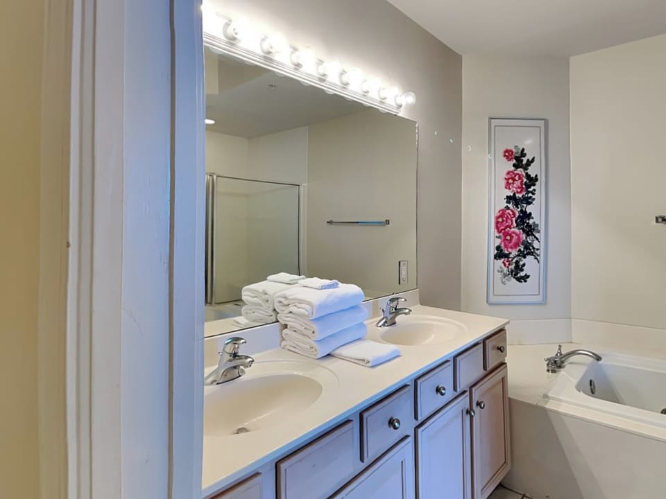 Silver Beach Towers #1805E by Southern Vacation Rentals Apartment in Destin