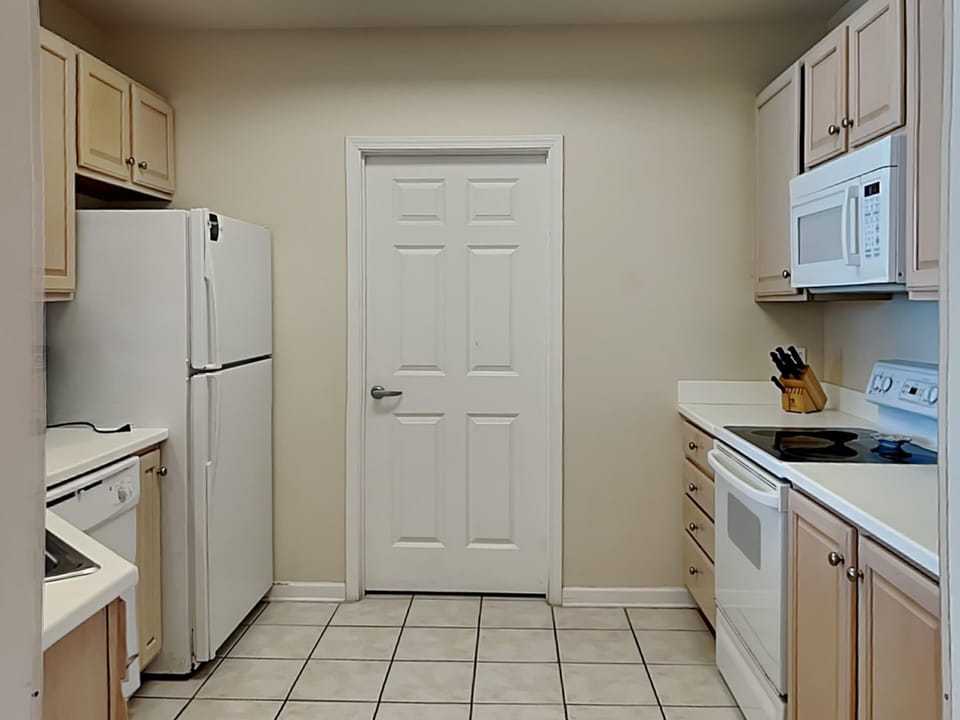 Condo, Multiple Beds, Balcony, Ocean View | Private kitchen | Fridge, microwave, oven, stovetop