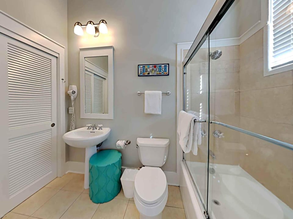 A Garden Cottage by Southern Vacation Rentals House in Miramar Beach