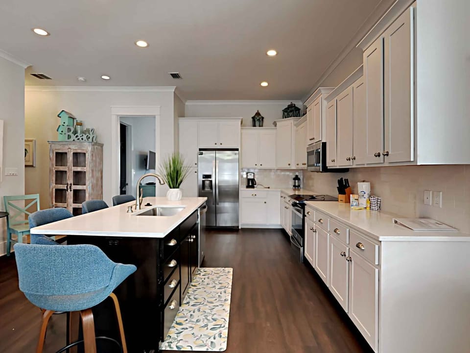 House, Multiple Beds, Balcony | Private kitchen | Fridge, microwave, oven, stovetop