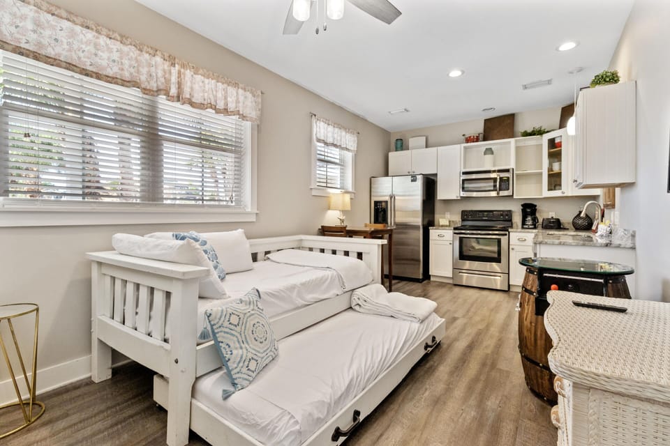 House, Multiple Beds, Balcony, Pool View | Interior