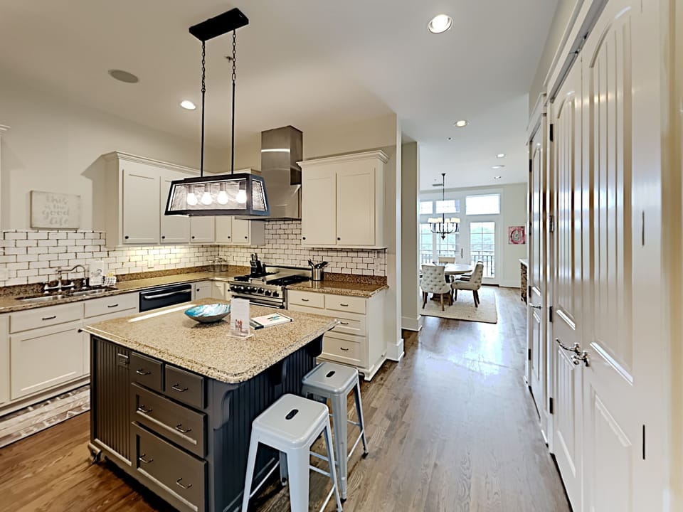 Condo, Multiple Beds, Balcony, Ocean View | Private kitchen | Fridge, microwave, oven, stovetop