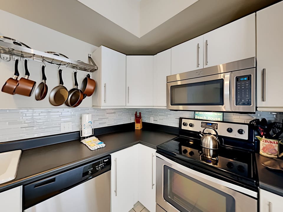 House, Multiple Beds, Patio, Ocean View | Private kitchen | Fridge, microwave, oven, stovetop